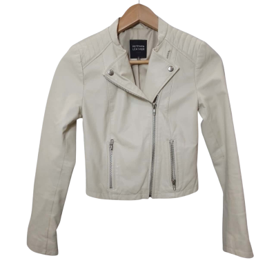 Portmans Women's Size 6 Off White Cropped Leather Jacket