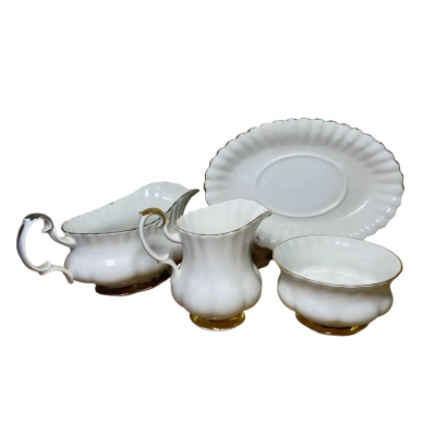 Vintage royal albert Val D’Or fine bone china 4 set