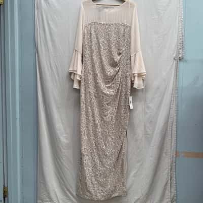 BNWT MONTIQUE Amelia Bell Sleeve Gown Size 18