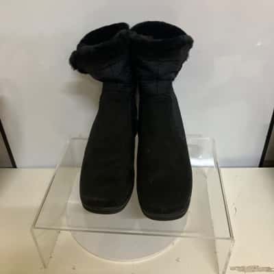  Womens  Size 38 Black  boots