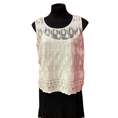 ***Table Eight Womens  Size L White Lace Top