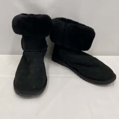 UGG Unisex Shoes Size Men’s 11 / Women’s 13 Black  