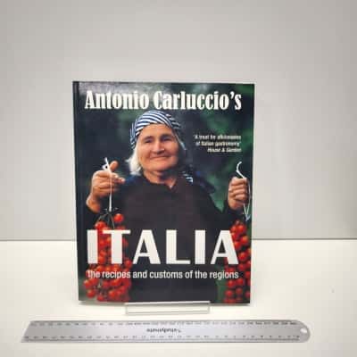 Antonio Carluccio's Italia The Recipes and Customs of the Regions Cookbook