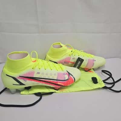Nike Mens  Size 12 Yellow Nike dynamic fit