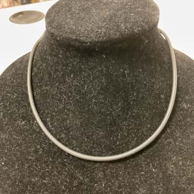  Womens 9ct yellow gold and black neoprene Necklace 