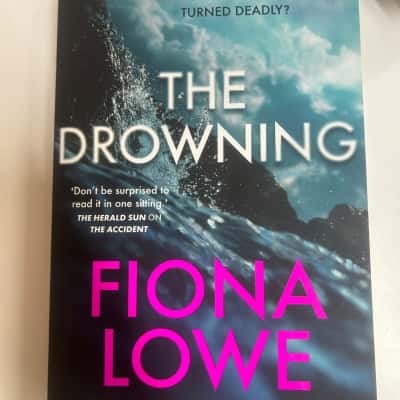 The Drowning, Fiona Lowe 