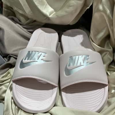 Nike Womens  Size 8 Slip on Sandals Pink  