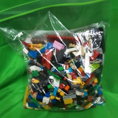 1 kilo mixed bag of LEGO