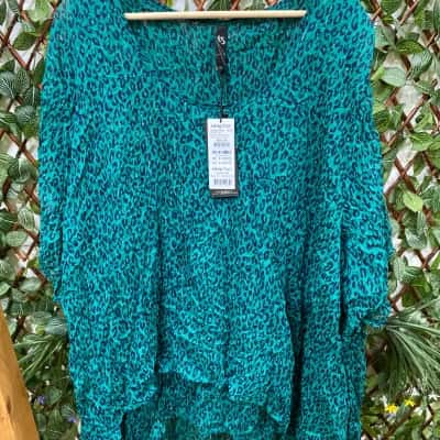 Taking Shape Womens  Size 24 Short Sleeve Top Animal print / Blue / Green 