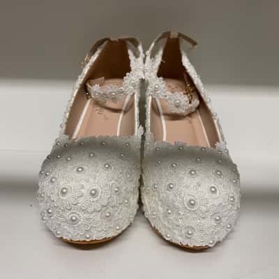  Womens  Size 40 Heels White 