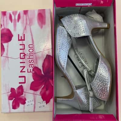 Unique Fashion Women’s  Size 39 Silver Heels