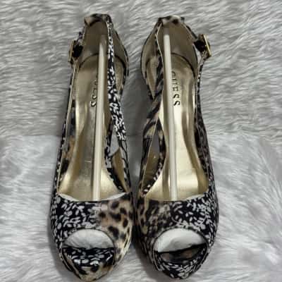 Guess Womens  Size 8 Heels Animal print / Floral 