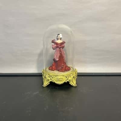 1993 Gone with the Wind “Scarlett’s Shame” Glass Covered Figurine1993 Gone with the Wind Turner “Scarlett’s Shame” Glass Covered Figurine.