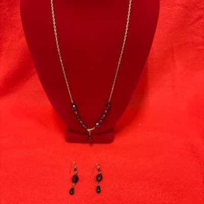  Women's Artisan Jewellery Set Consisting of a Necklace &  Drop Earrings featuring Burgandy Beads & Green Gemstones