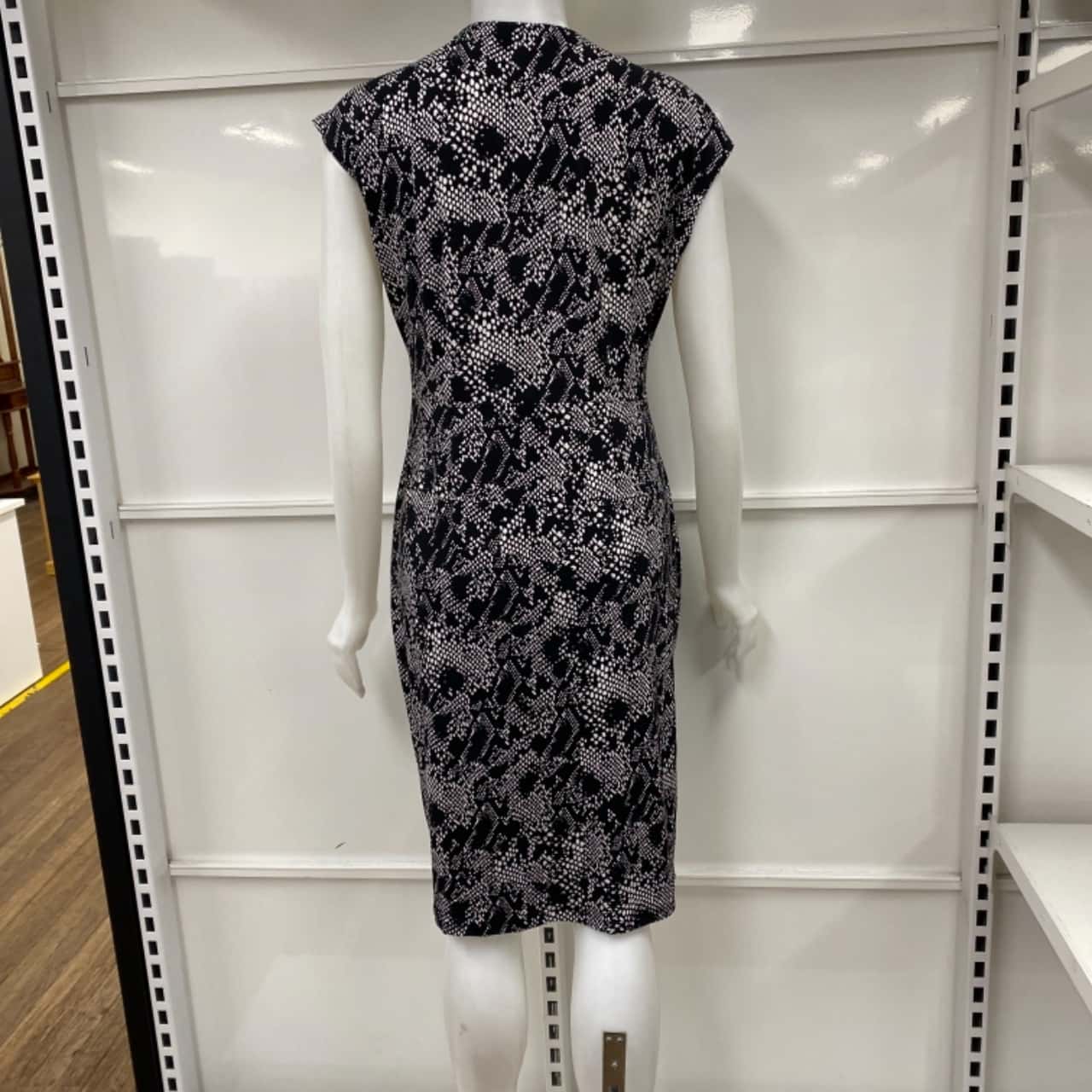 JacquiE Womens Size M Midi Dress Black / Pattern / White (s)