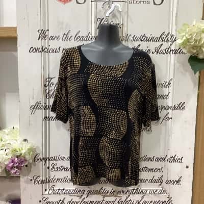 PEER GYNT BRAND! BNWT RRP $95.00! MADE IN AUSTRALIA!  Womens  Size M Short Sleeve Top Black  / Pattern 