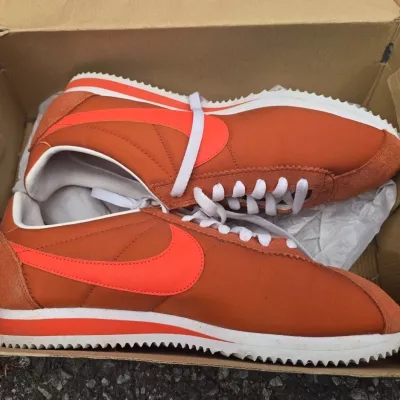 Nike Womens  Size 9 Sneakers Orange 