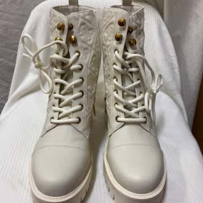 Guess Womens  Size 7 Boots Cream 