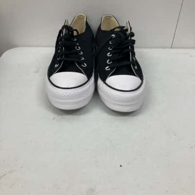 Converse Women’s Lift Low Top Sneakers Size 9*