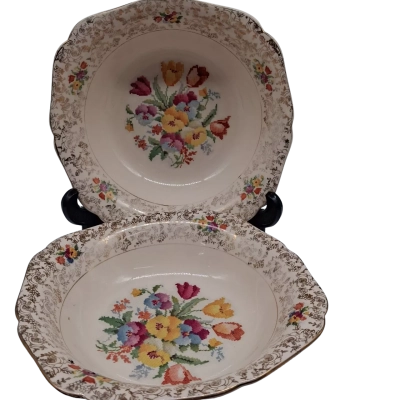H & K TUNSTALL VINTAGE SEVING BOWLS