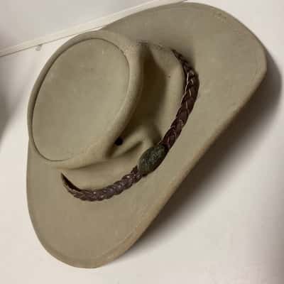 Kids Beige jacaru brand hat unknown size says kids