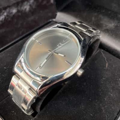  Mens Heavy Silver Coloured Wristwatch Unknown Brand. New & Working 