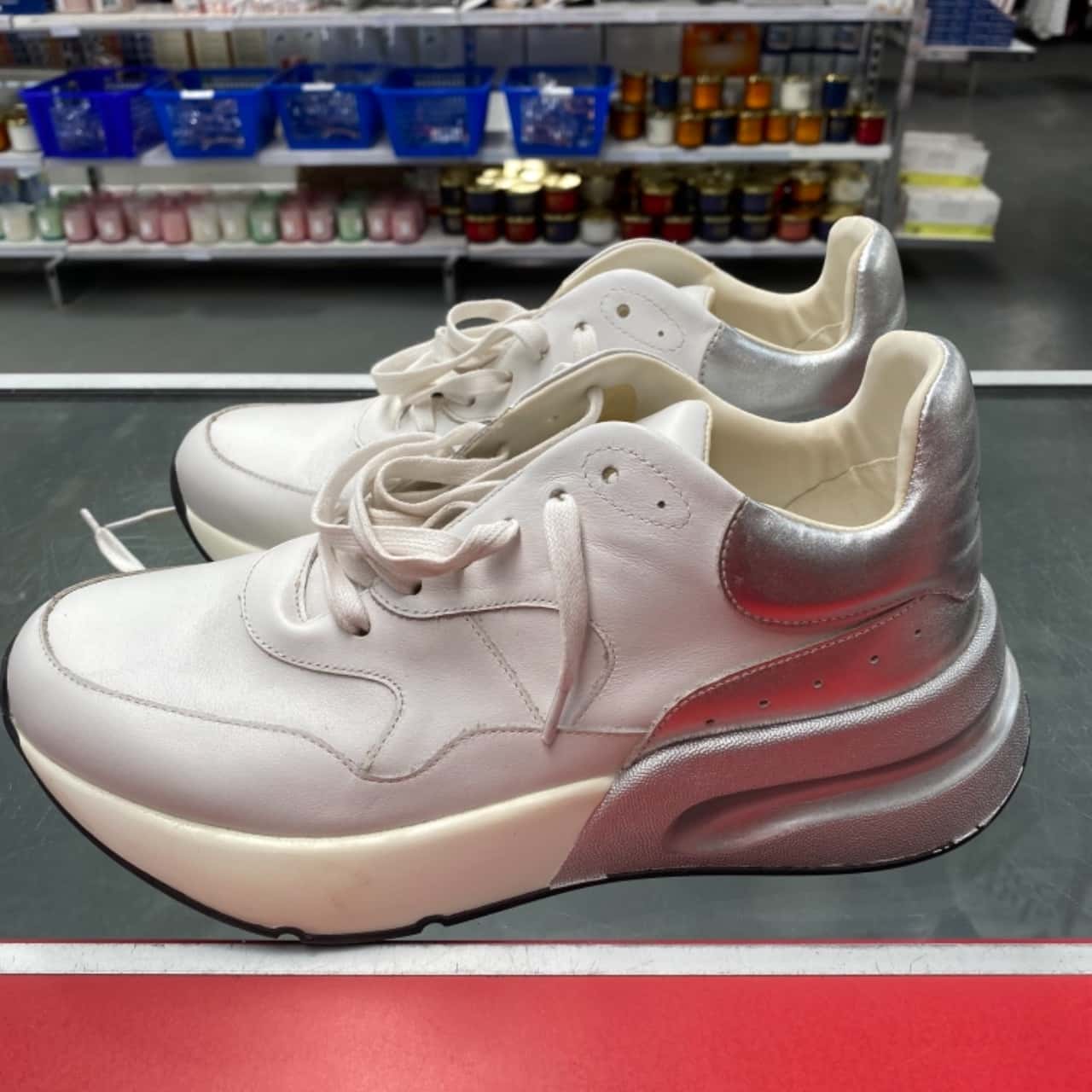 Mens UGG Size 42 White Shoes UAN