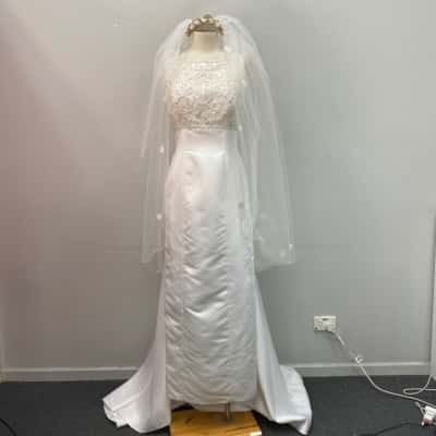 Alfred Angelo  Womens  Size M (10) Satin Beaded Wedding Dress /Train & Veil White 