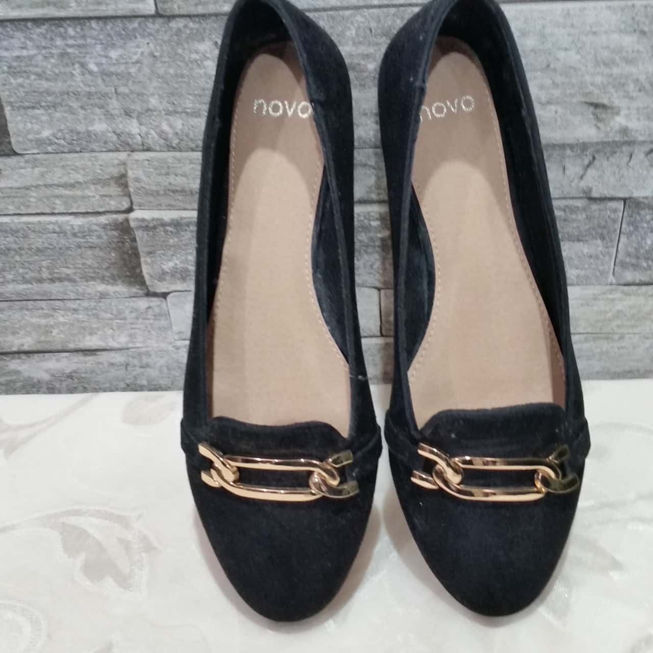 Black and gold suede feel heals  /// size 8 main image 1