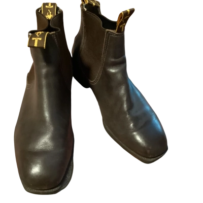 T boots   Size 8 Brown 