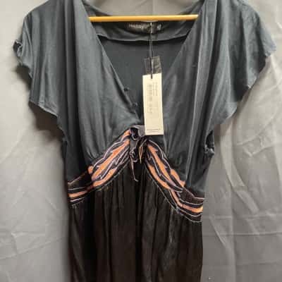 Hussy Womens Size 14 Black Petal Top