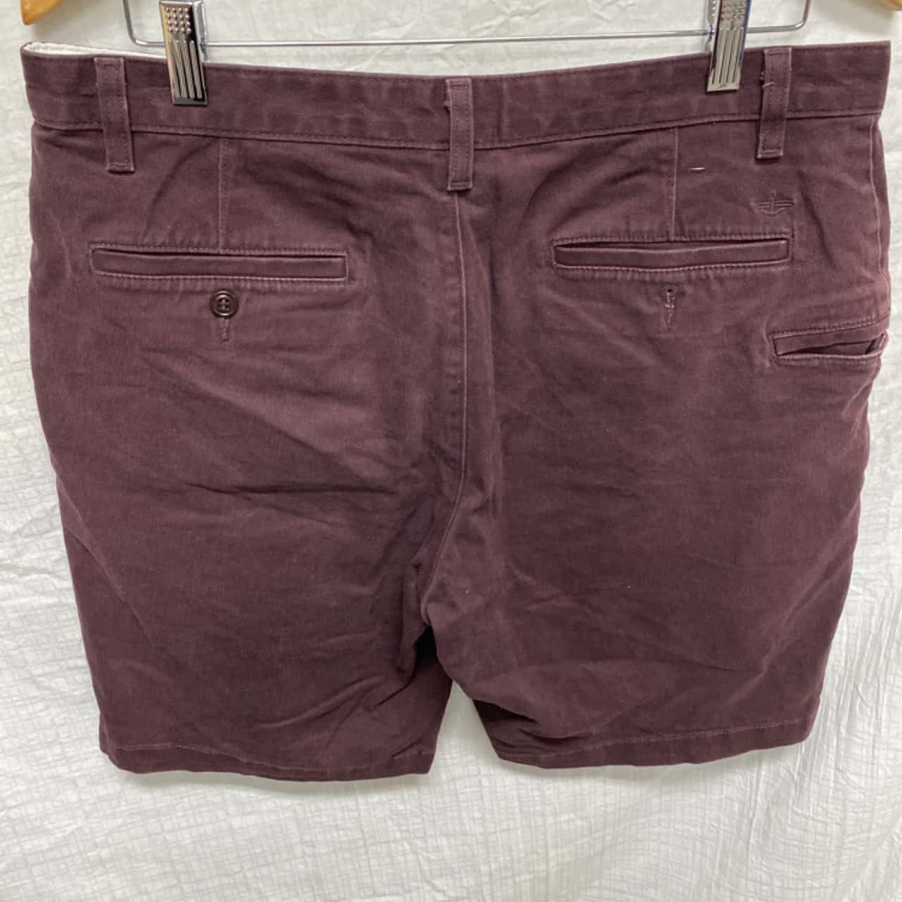 Levis Mens Dockers Shorts Size 34 Maroon