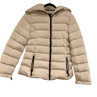 Zara Woman.    Down Puffer Jacket.  Ecru.    Size L 