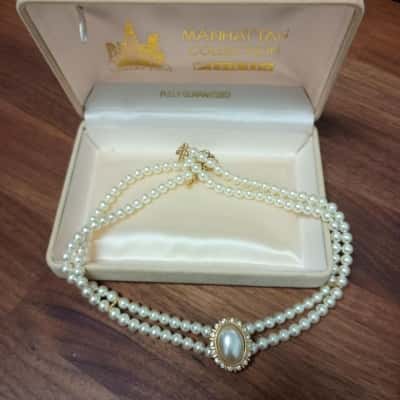 Vintage Manhattan Collection Faux Pearl necklace