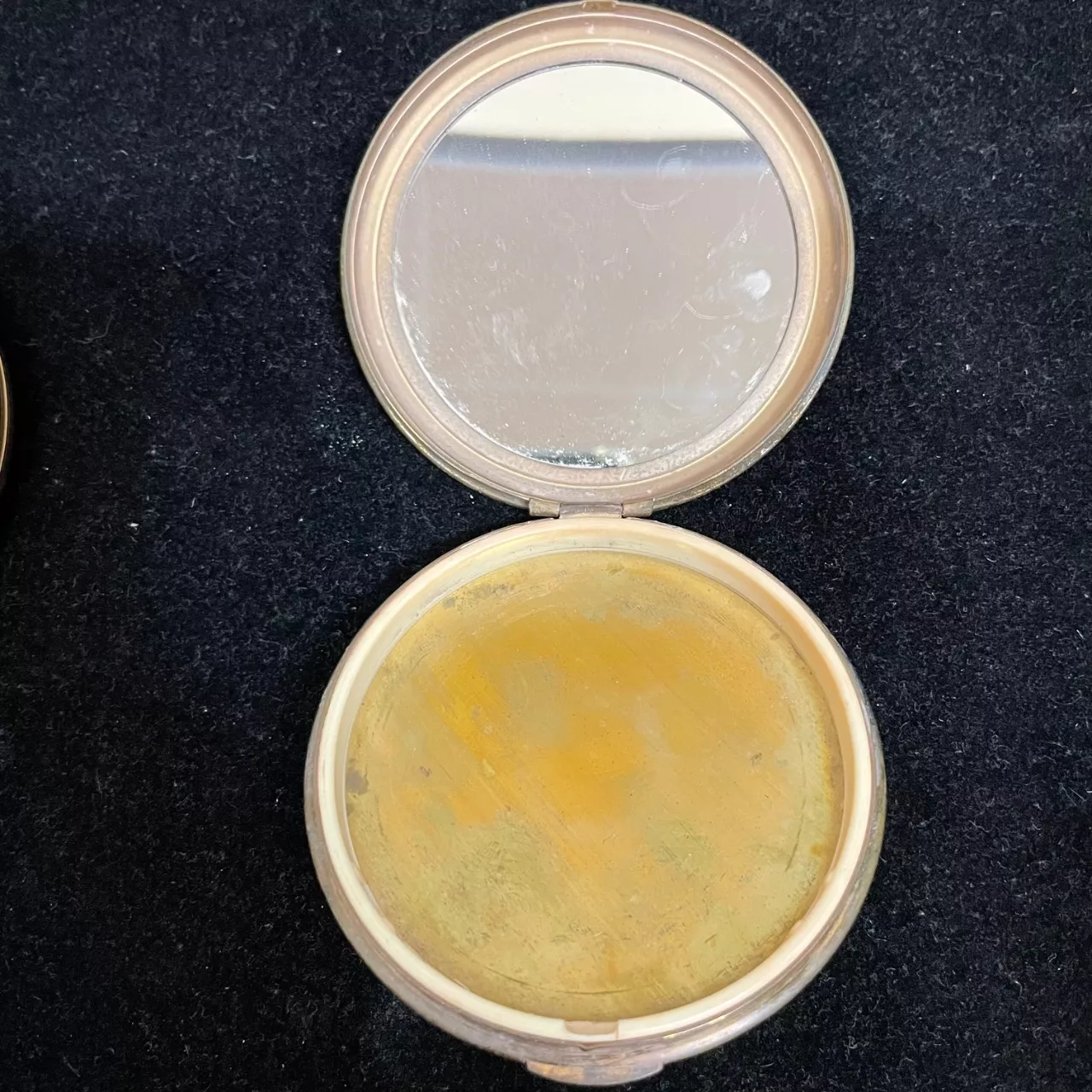 Lot of 2 Vintage Powder Compacts (s)