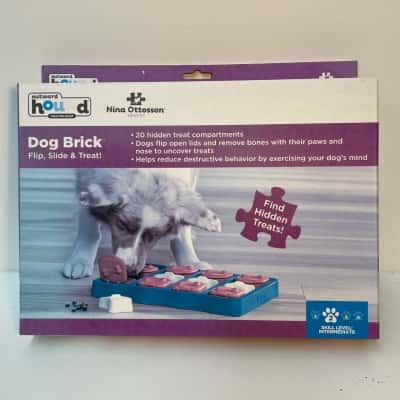 Outward hound dog treat feeder