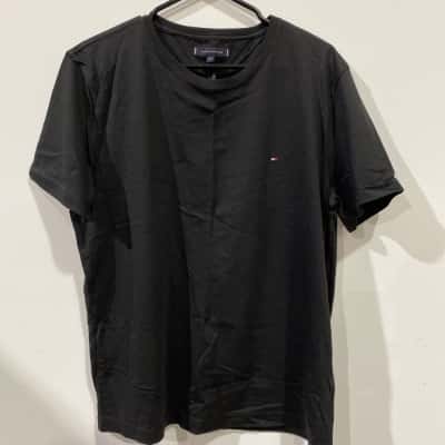 Tommy Hilfiger Unisex  Size XL Black  Classic T-shirt RRp$59.95