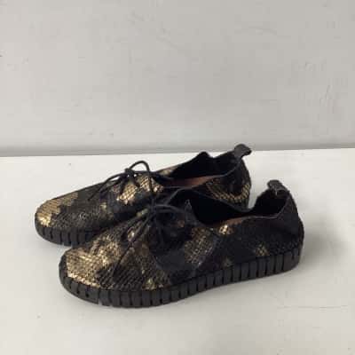 Django & Juliette  Womens  Size 38 Trainers Black  / Gold 