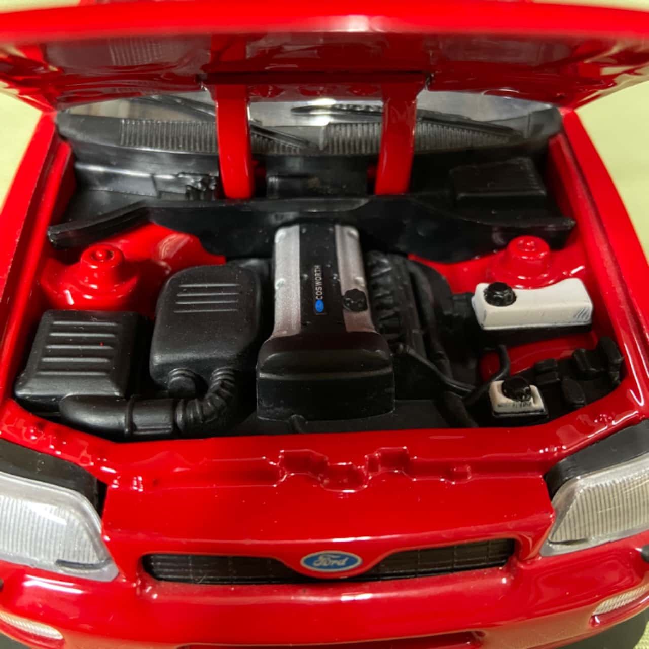 Miniature Ford Escort RS Cosworth 1/18 UT Models