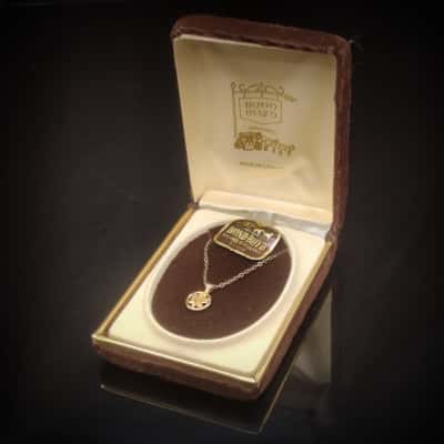 Beautiful Vintage Canadian Maple Leaf Pendant (22cm Long Chain) Sterling Silver/Gold Plated In Original Box