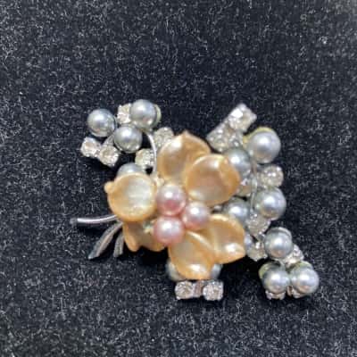 Vintage floral brooch 