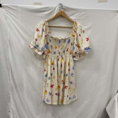 billy j  Women's  Size 6 Casual Dress Beige / Floral 