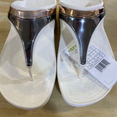 Crocs Womens  Size 7 Gold / Rose Gold / Silver / Yellow 