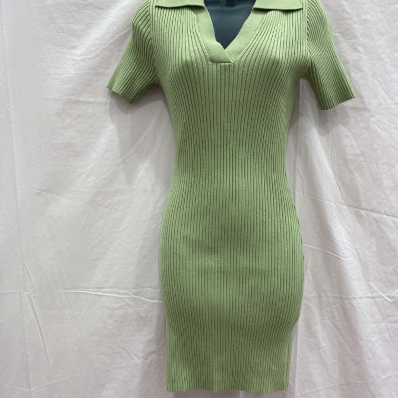 paper heart green dress ~Pre-Owned~ Paper Heart Dress - Spring Sale! - Slit In The Front - SZ XS