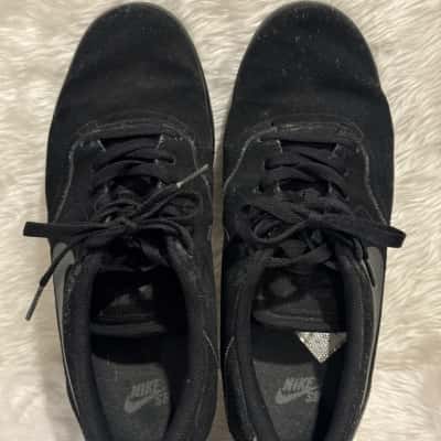 Nike Mens  Size 10 Sneakers Black  