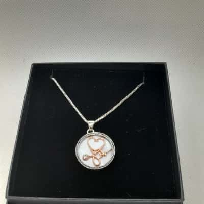 Costume Necklace Rose Gold / Silver / White 