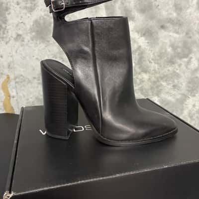 Windsor Smith Womens  Size 9 Black  heels 