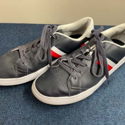 Tommy Hilfiger Mens  Size 10 Navy Blue / White 