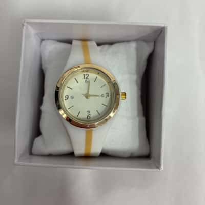  Womens analogue watch. With Swarovski crystals