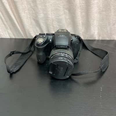 Fujifilm Fine Pic HS 10 30x Zoom Lens Digital Camera